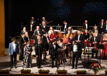 Fondurile strânse la Concertul „Femeia, eterna primăvară” au fost donate Asociației de binefacere Diaconia