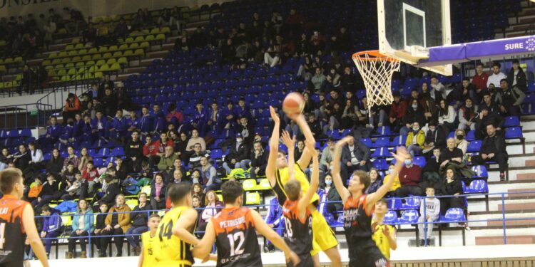 Spectacol și umanitate în cele două zile ale turneului de baschet juniori U16 desfășurat la Brăila