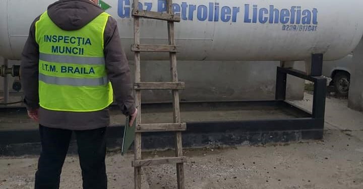 In urma controalelor desfasurate de ITM Braila la statiile de carburanti au fost identificate doua persoane care desfasurau munca nedeclarata