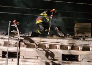 Foto: Incendiu la o casă pe pe Bulevardul Al. I Cuza