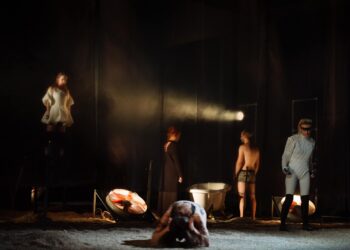Teatrul Maria Filotti vă invită să vizionați spectacolele ”Orestia” și ”Bădăranii”