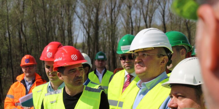 Premierul Ciucă nu știe când e termenul de finalizare la lucrările de la Podul Suspendat peste Dunărea
