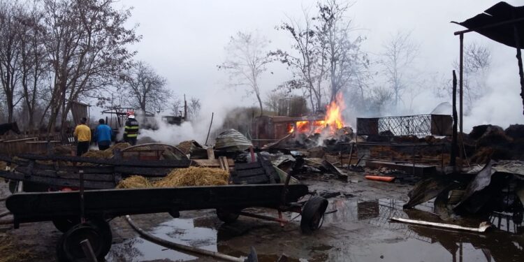 Incendiu la o locuință din localitatea Tudor Vladimirescu