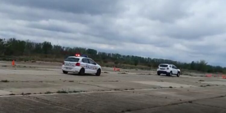 Instruire a polițiștilor brăileni cu privire la conducerea autovehiculelor în regim defensiv și în regim prioritar