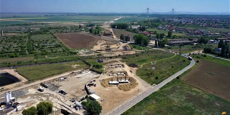 Podul suspendat de la Brăila, la jumătatea operațiunilor de instalare a tablierului