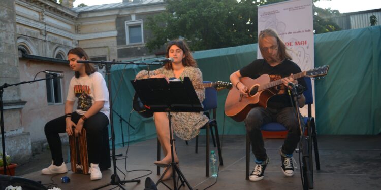 Au fost desemnați câștigătorii Festivalului Concurs de Muzică Folk „Seară de Mai”