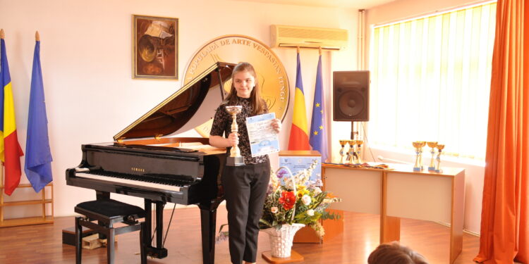 Au fost desemnați câștigătorii celei de-a XIII-a ediții a Concursului naţional de pian „Virtuozii”