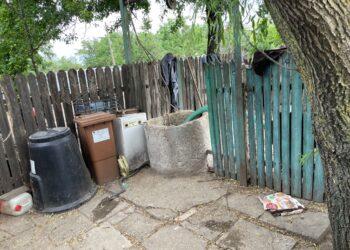 Bărbați care montau o motopompă au rămas blocați într-o fântănă. Un bărbat de 45 de ani căruia i s-au aplicat manevre de resuscitare a fost declarat decedat