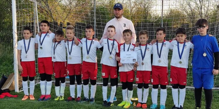 Copii de la Grupa 2011 de la CS Luceafărul Brăila s-a clasat pe locul 2 la Cazasu CUP