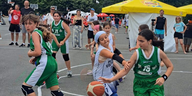 Foto+Video: Cuza Pirates Brăila a participat cu 3 echipe și 43 de sportivi la Festivalul Național de Minibaschet de la Costinești