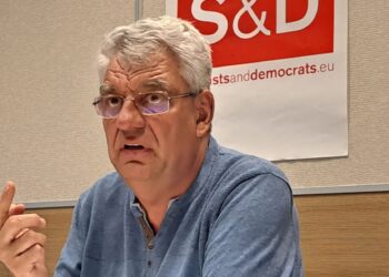 Europarlamentarul Mihai Tudose face o satiră usturătoare pe tema „muzicii și versurilor” cu care ne liniștește titularul de la Ministerul Energiei