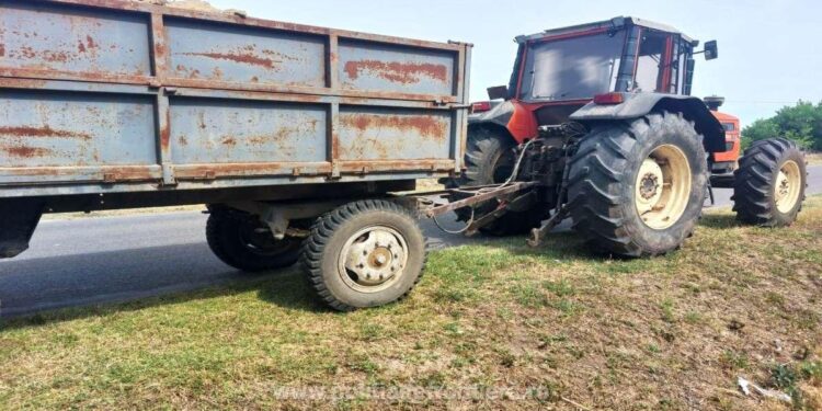 Deși nu avea permis corespunzător conducea pe DJ212 un tractor și o remorcă neînmatriculate