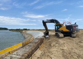 Lucrările de consolidare a digului pe râul Siret vor fi finalizate până la sfârșitul acestui an