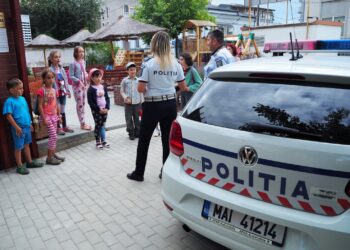 Sesiune interactivă, în curtea Bibliotecii Județene „Panait Istrati” Brăila