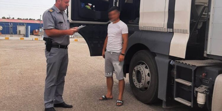 Asigurare falsă depistată de polițiștii de frontieră brăileni