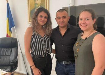 Deputatul Alexandru Popa le-a premiat cu câte 5000 de lei pe cele două absolvente care au obținut media 10 la Bacalaureat