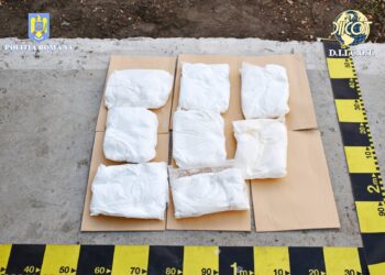 Percheziții domiciliare în județele Galați, Brăila și Dâmbovița, în urma cărora au fost descoperite și ridicate aproximativ 7.1 kilograme amfetamină și 5 grame de canabis
