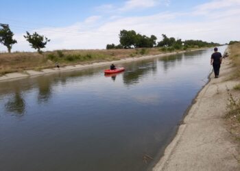 Persoană posibil înecată într-un canal de irigații găsită de scafandri