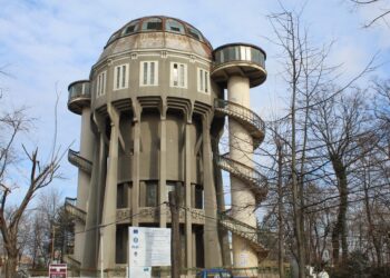 Primarul Dragomir spune că la Castelul de Apă din Grădina Publică se lucrează în ritm normal