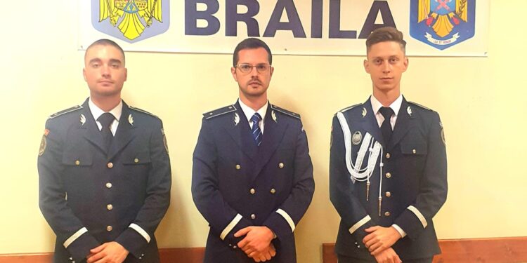 Trei tineri ofițeri la IPJ Brăila