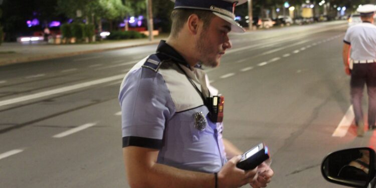 Azi noapte, polițiștii au verificat peste 100 de autovehicule și au efectuat 75 de testări cu aparatul etilotest sau etilometru și o testare cu aparatul drugtest