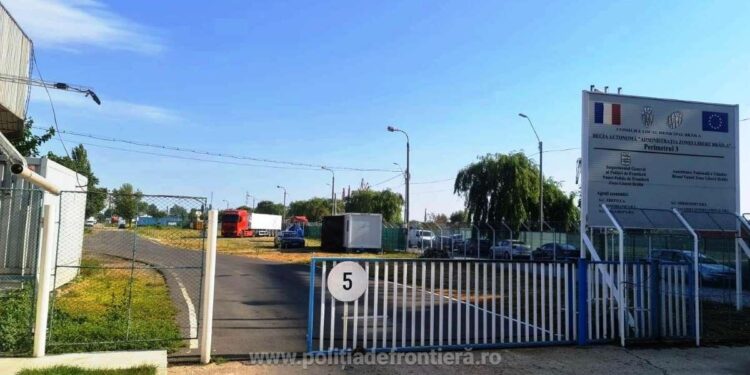 Un șofer al unui ansamblul rutier a prezentat asigurări false la intrare în P.P.F. Zona Liberă Brăila