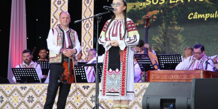 Bianca-Iuliana Mirică evoluție remarcabilă la Festival Național Concurs de muzică populară „Sus la munte, la Muscel”
