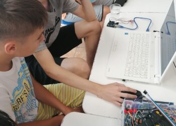 Fundația Vodafone România duce Școala verde din viitor în comunitățile CODE Kids din întreaga țară