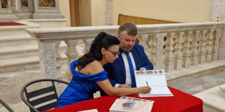 LANSAREA ALBUMULUI HISTORY OF THE VERONA FAMILY, VARIANTA ÎN LIMBA ENGLEZĂ A CĂRȚII „ISTORIA FAMILIEI VERONA” PUBLICAT LA EDITURA ISTROS A MUZEULUI BRĂILEI „CAROL I”