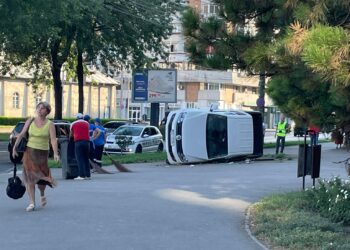 S-a răsturnat cu autoutilitara în Bariera Călărașilor