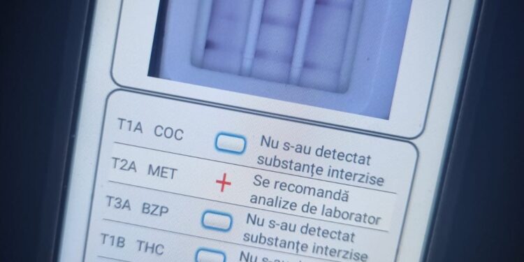 Șofer testat cu aparatul Drug Test, care a indicat prezența unor substanțe interzise