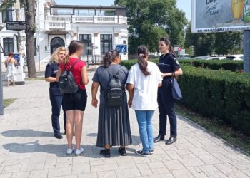 Polițiștii discută deopotrivă cu minorii și adulții despre legislația privind consumul și traficului ilicit de droguri