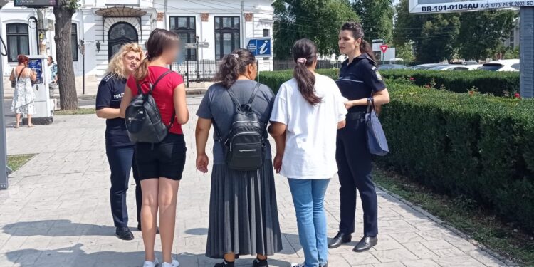 Polițiștii discută deopotrivă cu minorii și adulții despre legislația privind consumul și traficului ilicit de droguri