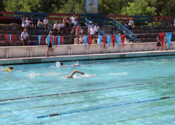 Se deschide bazinul descoperit de la LPS pentru public