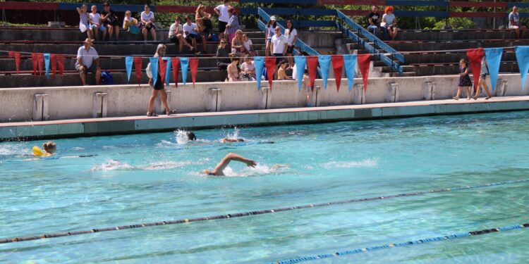 Se deschide bazinul descoperit de la LPS pentru public