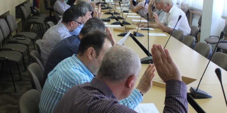 Consilierii municipali au adoptat indicatorii tehnico-economici pentru modernizarea unor străzi din cartierele Nedelcu Chercea și Comorofca
