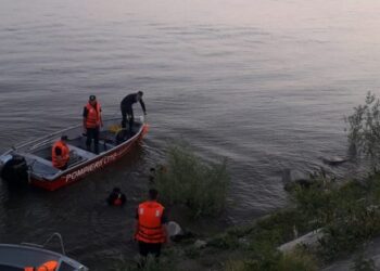Ambarcațiune privată răsturnată înainte de a acosta la ponton