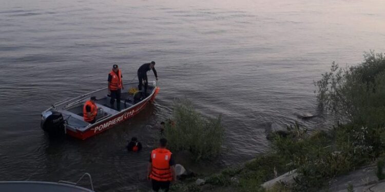 Ambarcațiune privată răsturnată înainte de a acosta la ponton