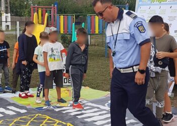 Acțiune preventiv-educativă a polițiștilor în rândul copiilor din localitatea Plopu