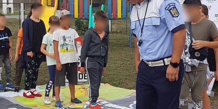 Acțiune preventiv-educativă a polițiștilor în rândul copiilor din localitatea Plopu