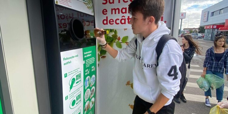 250 de brăileni s-au mobilizat să colecteze deșeuri în schimbul călătoriilor cu autobuzul în campania „Schimbă PET-ul cu biletul”