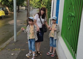Viitorul gemenilor Răzvan și Ștefan depinde de tine! Ajută-i în lupta lor cu autismul!