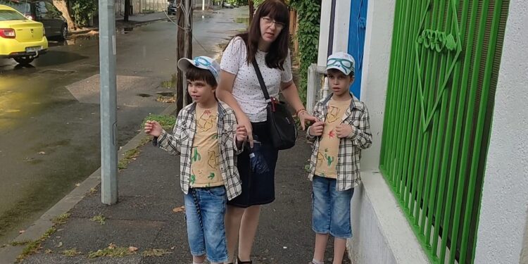 Viitorul gemenilor Răzvan și Ștefan depinde de tine! Ajută-i în lupta lor cu autismul!