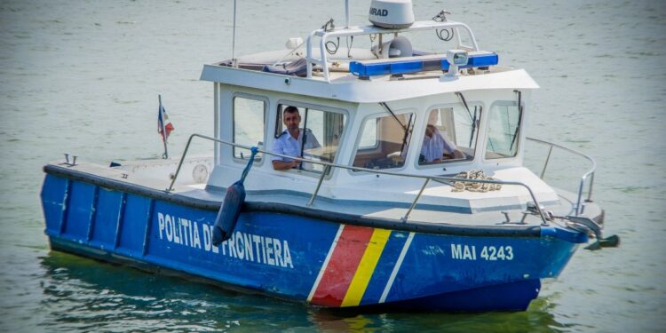 Bărbat de 69 de ani depistat de polițiștii de frontieră pescuind cu un prostovol pe malul drept al fluviului Dunărea