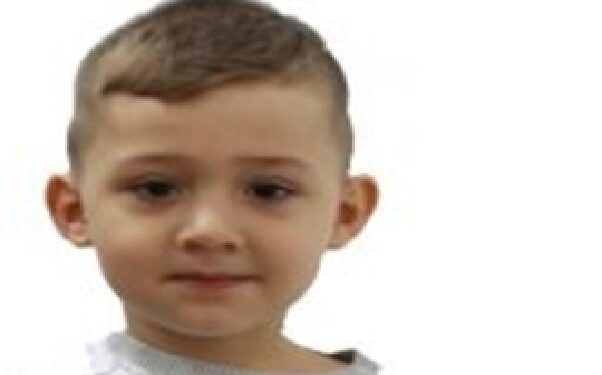 Minor de 7 ani dat dispărut de mamă