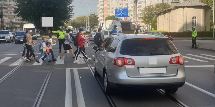 Polițiștii de la IPJ Brăila, alături de elevi la început de an școlar