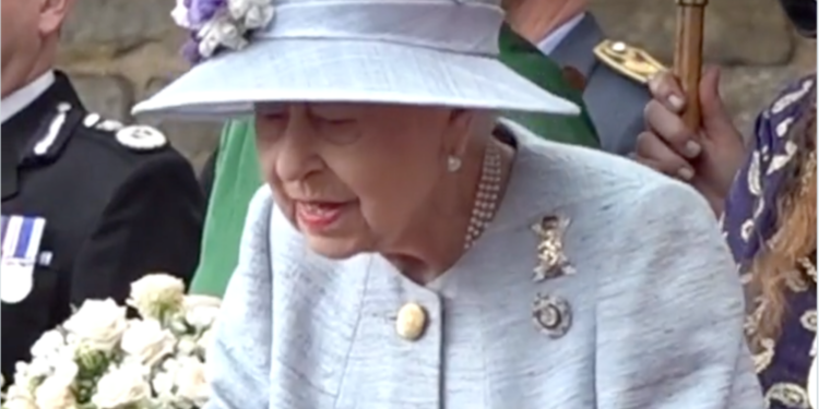Regina Elisabeta a II-a a Marii Britanii a murit