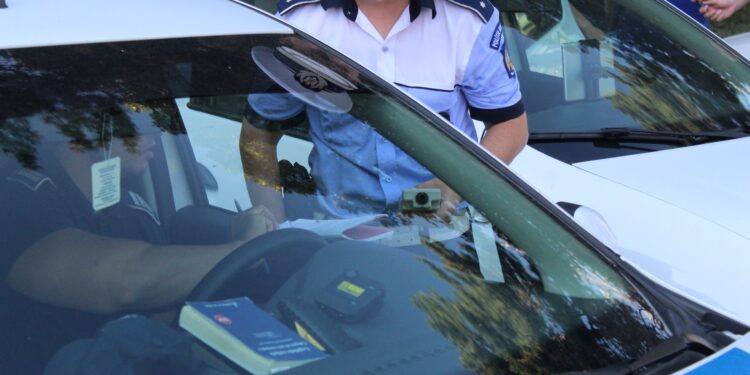264 sancțiuni contravenționale și 13 permise reținute de polițiști în Ziua de Sf. Maria mică