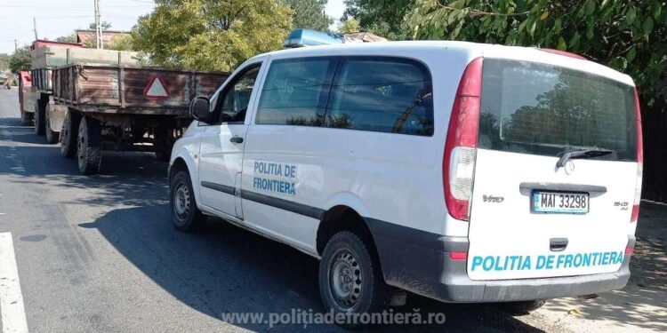 Brăilean de 55 de ani, fără permis de conducere, depistat conducând pe DJ212 un tractor cu remorcă neînmatriculată