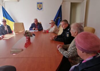 Reprezentanți ai organizațiilor asociative locale ale persoanelor vârstnice s-au întâlnit cu Prefectul județului Brăila după un protest în fața Palatului Administrativ la care au participat peste 100 de persoane